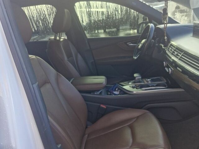 Белый Ауди Ку 7, объемом двигателя 3 л и пробегом 170 тыс. км за 22000 $, фото 5 на Automoto.ua