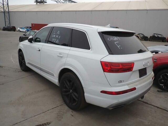 Белый Ауди Ку 7, объемом двигателя 3 л и пробегом 186 тыс. км за 18500 $, фото 1 на Automoto.ua