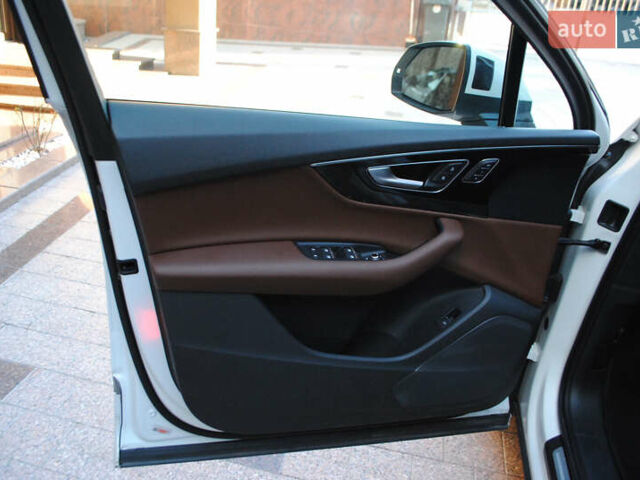 Белый Ауди Ку 7, объемом двигателя 3 л и пробегом 225 тыс. км за 23500 $, фото 23 на Automoto.ua