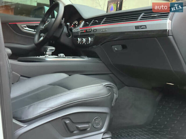 Белый Ауди Ку 7, объемом двигателя 3 л и пробегом 120 тыс. км за 26800 $, фото 27 на Automoto.ua