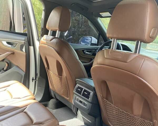 Білий Ауді Ку 7, об'ємом двигуна 1.98 л та пробігом 209 тис. км за 28000 $, фото 11 на Automoto.ua