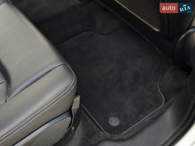 Белый Ауди Ку 7, объемом двигателя 3 л и пробегом 161 тыс. км за 47000 $, фото 64 на Automoto.ua