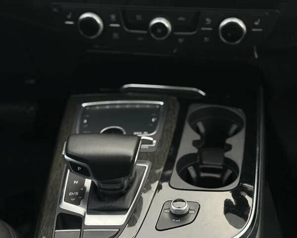 Білий Ауді Ку 7, об'ємом двигуна 3 л та пробігом 175 тис. км за 22800 $, фото 16 на Automoto.ua