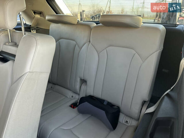 Білий Ауді Ку 7, об'ємом двигуна 2 л та пробігом 169 тис. км за 24999 $, фото 25 на Automoto.ua