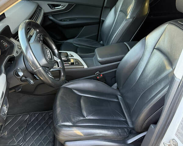 Белый Ауди Ку 7, объемом двигателя 2.97 л и пробегом 240 тыс. км за 28000 $, фото 8 на Automoto.ua