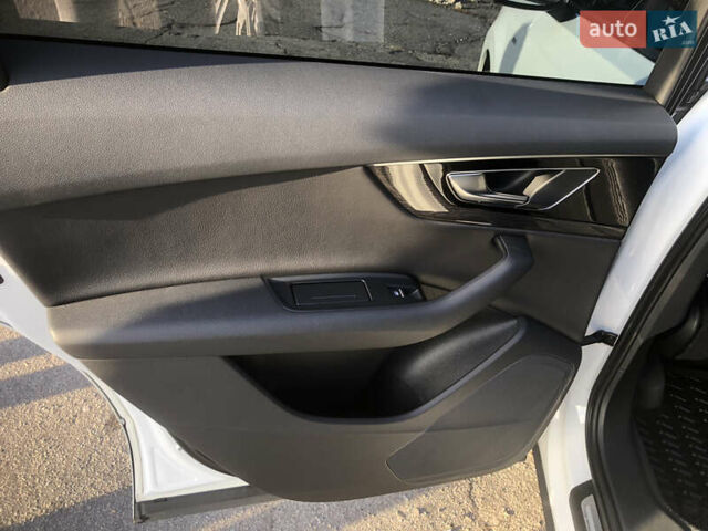 Білий Ауді Ку 7, об'ємом двигуна 2.97 л та пробігом 84 тис. км за 44000 $, фото 22 на Automoto.ua