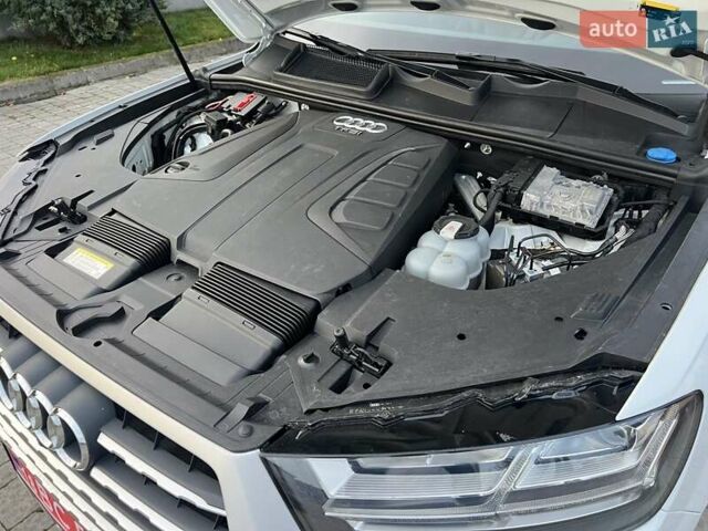 Білий Ауді Ку 7, об'ємом двигуна 2 л та пробігом 109 тис. км за 23900 $, фото 74 на Automoto.ua