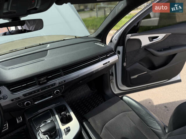 Білий Ауді Ку 7, об'ємом двигуна 3 л та пробігом 216 тис. км за 37500 $, фото 27 на Automoto.ua