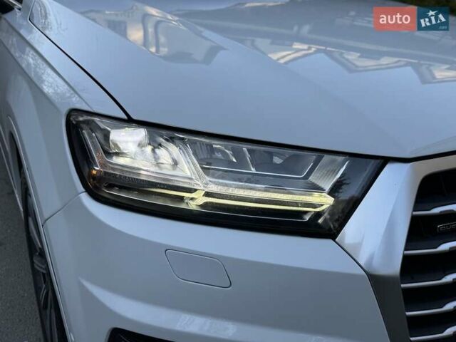 Белый Ауди Ку 7, объемом двигателя 3 л и пробегом 195 тыс. км за 23500 $, фото 12 на Automoto.ua