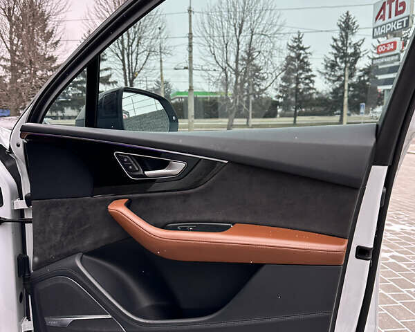 Белый Ауди Ку 7, объемом двигателя 3 л и пробегом 191 тыс. км за 30000 $, фото 20 на Automoto.ua