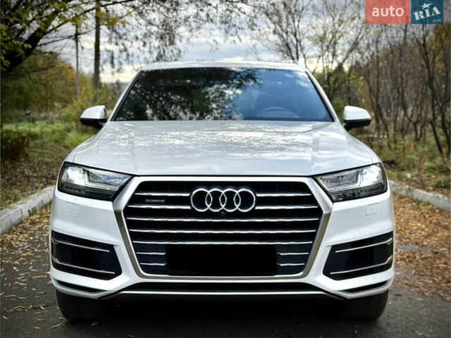 Белый Ауди Ку 7, объемом двигателя 3 л и пробегом 228 тыс. км за 26850 $, фото 5 на Automoto.ua