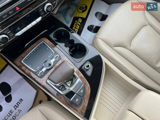 Білий Ауді Ку 7, об'ємом двигуна 2.97 л та пробігом 303 тис. км за 30000 $, фото 17 на Automoto.ua