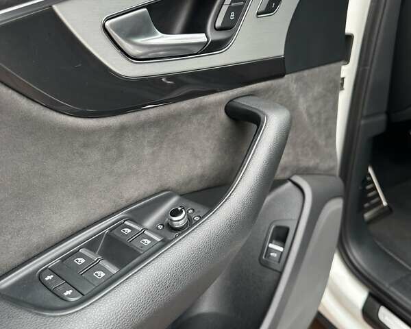 Белый Ауди Ку 7, объемом двигателя 2.97 л и пробегом 131 тыс. км за 37555 $, фото 75 на Automoto.ua