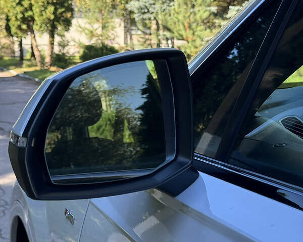 Білий Ауді Ку 7, об'ємом двигуна 1.98 л та пробігом 134 тис. км за 26900 $, фото 15 на Automoto.ua