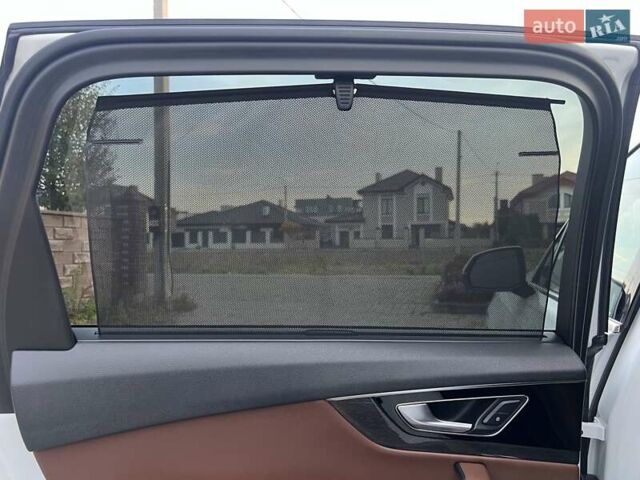 Білий Ауді Ку 7, об'ємом двигуна 2 л та пробігом 109 тис. км за 23900 $, фото 62 на Automoto.ua