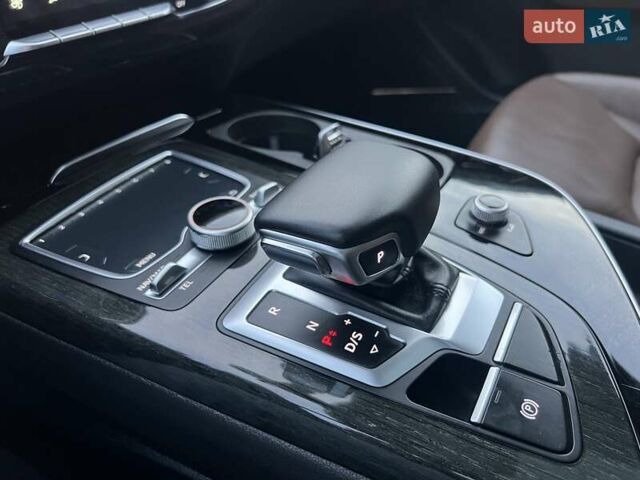 Білий Ауді Ку 7, об'ємом двигуна 2 л та пробігом 109 тис. км за 23900 $, фото 51 на Automoto.ua