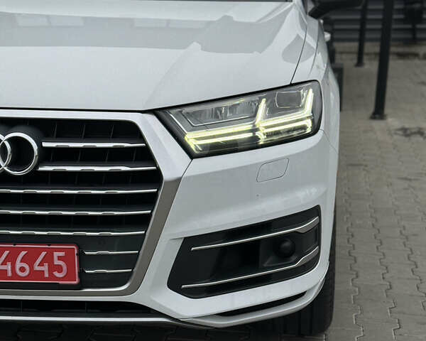 Белый Ауди Ку 7, объемом двигателя 3 л и пробегом 125 тыс. км за 29499 $, фото 4 на Automoto.ua