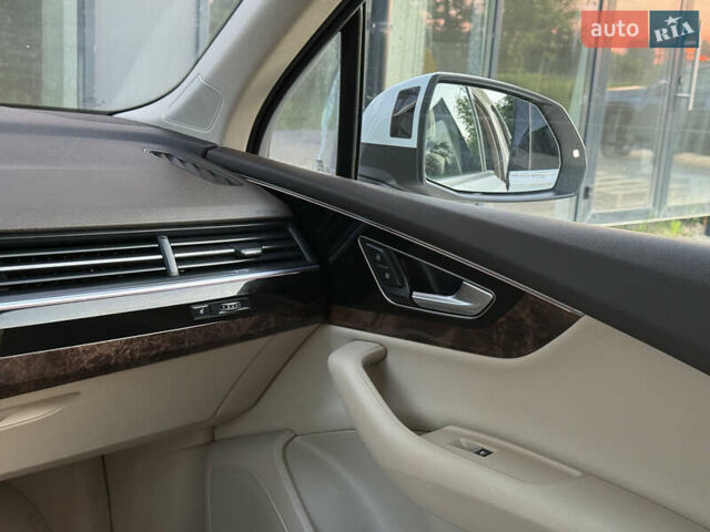 Белый Ауди Ку 7, объемом двигателя 3 л и пробегом 126 тыс. км за 27700 $, фото 25 на Automoto.ua