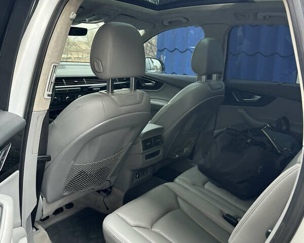 Белый Ауди Ку 7, объемом двигателя 3 л и пробегом 184 тыс. км за 28500 $, фото 7 на Automoto.ua