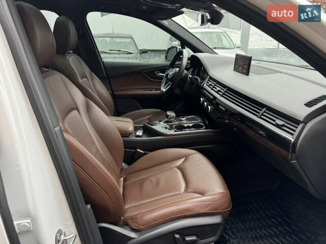 Білий Ауді Ку 7, об'ємом двигуна 3 л та пробігом 171 тис. км за 25000 $, фото 26 на Automoto.ua