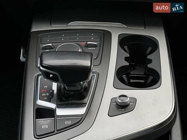 Белый Ауди Ку 7, объемом двигателя 2.97 л и пробегом 250 тыс. км за 39999 $, фото 26 на Automoto.ua