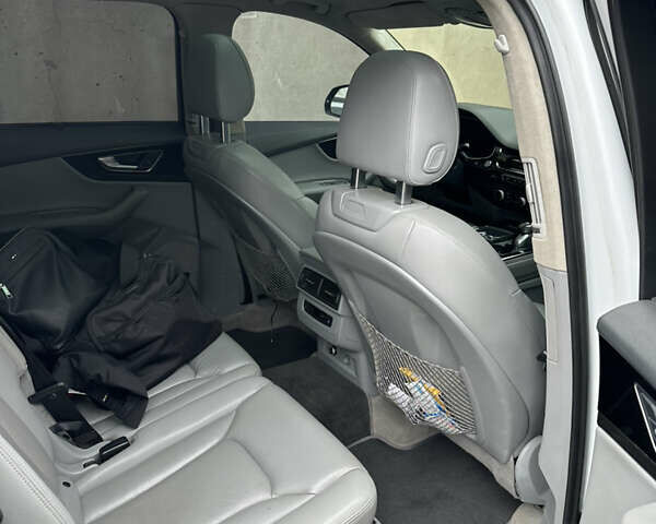 Белый Ауди Ку 7, объемом двигателя 3 л и пробегом 184 тыс. км за 28500 $, фото 6 на Automoto.ua