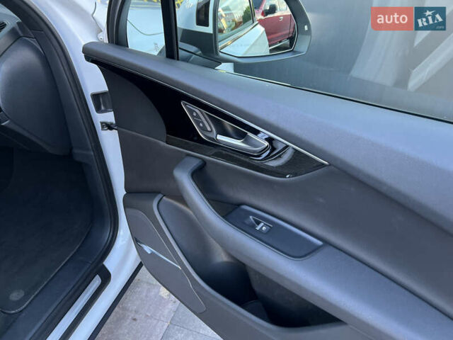 Белый Ауди Ку 7, объемом двигателя 3 л и пробегом 80 тыс. км за 34500 $, фото 19 на Automoto.ua