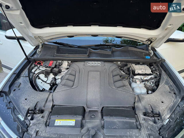 Белый Ауди Ку 7, объемом двигателя 3 л и пробегом 115 тыс. км за 29700 $, фото 21 на Automoto.ua