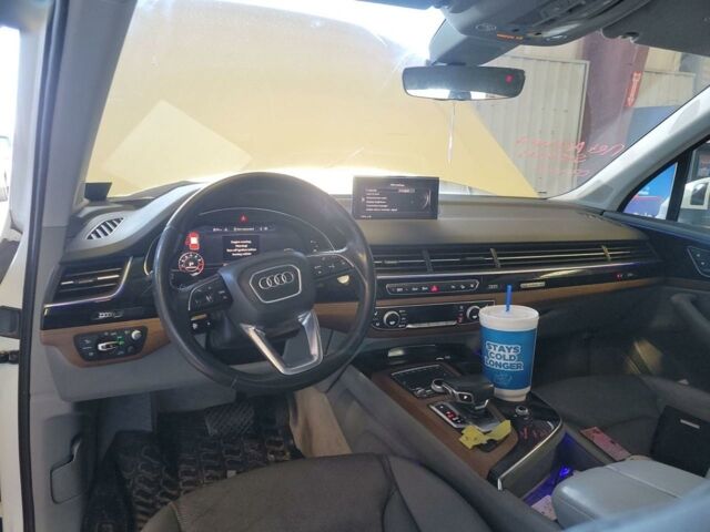 Белый Ауди Ку 7, объемом двигателя 3 л и пробегом 243 тыс. км за 20900 $, фото 5 на Automoto.ua