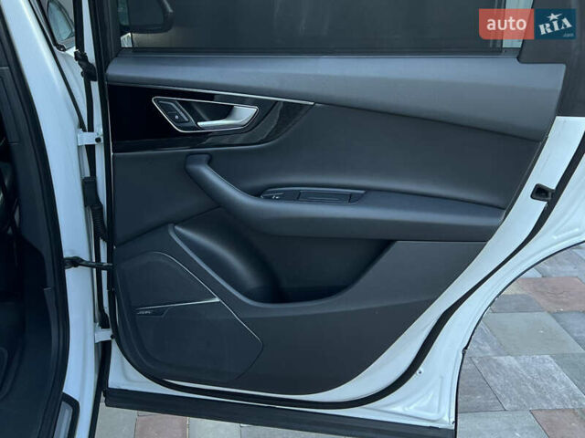 Белый Ауди Ку 7, объемом двигателя 3 л и пробегом 80 тыс. км за 34500 $, фото 21 на Automoto.ua