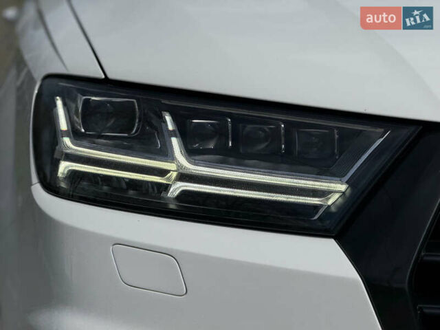 Білий Ауді Ку 7, об'ємом двигуна 3 л та пробігом 216 тис. км за 37500 $, фото 34 на Automoto.ua