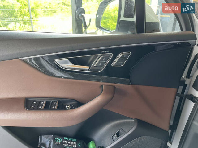 Білий Ауді Ку 7, об'ємом двигуна 3 л та пробігом 118 тис. км за 33000 $, фото 31 на Automoto.ua