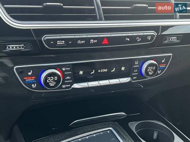 Білий Ауді Ку 7, об'ємом двигуна 2 л та пробігом 109 тис. км за 23900 $, фото 29 на Automoto.ua