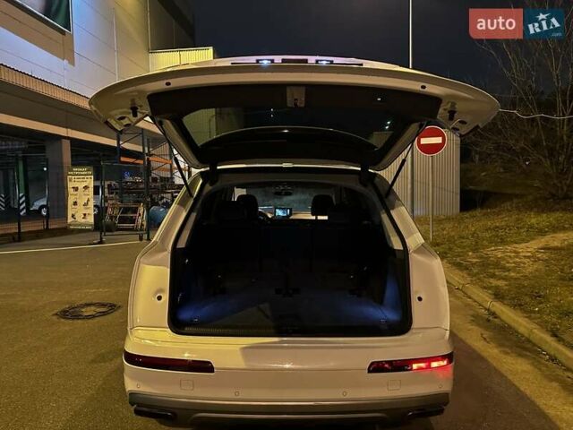 Білий Ауді Ку 7, об'ємом двигуна 2 л та пробігом 92 тис. км за 27900 $, фото 11 на Automoto.ua