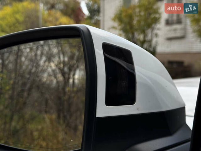 Белый Ауди Ку 7, объемом двигателя 3 л и пробегом 228 тыс. км за 26850 $, фото 23 на Automoto.ua