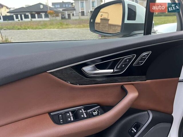 Білий Ауді Ку 7, об'ємом двигуна 2 л та пробігом 109 тис. км за 23900 $, фото 22 на Automoto.ua