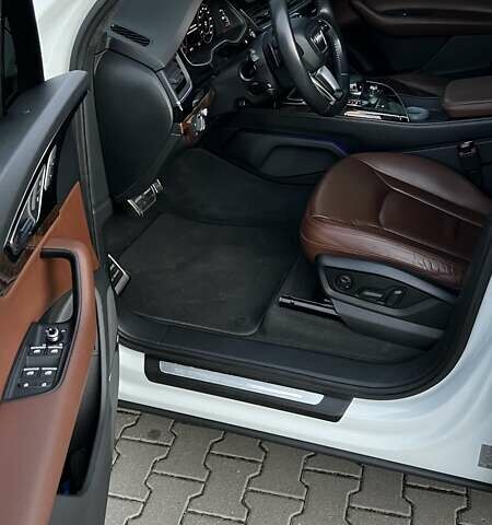 Білий Ауді Ку 7, об'ємом двигуна 3 л та пробігом 94 тис. км за 35000 $, фото 11 на Automoto.ua