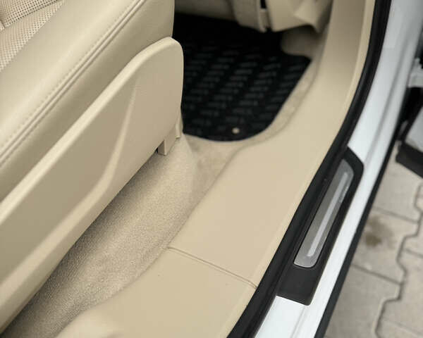 Белый Ауди Ку 7, объемом двигателя 3 л и пробегом 125 тыс. км за 29499 $, фото 46 на Automoto.ua