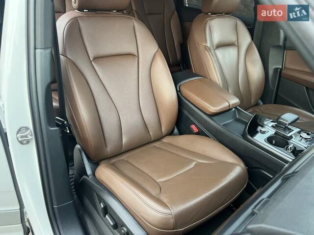 Білий Ауді Ку 7, об'ємом двигуна 2 л та пробігом 109 тис. км за 23900 $, фото 24 на Automoto.ua