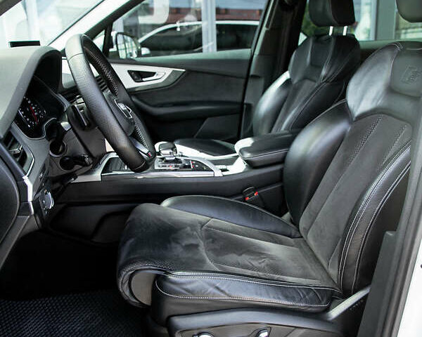 Білий Ауді Ку 7, об'ємом двигуна 2.97 л та пробігом 250 тис. км за 37500 $, фото 26 на Automoto.ua