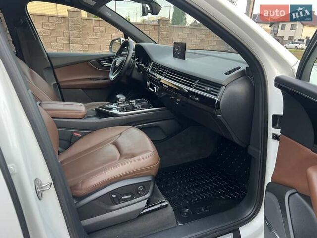 Білий Ауді Ку 7, об'ємом двигуна 2 л та пробігом 109 тис. км за 23900 $, фото 19 на Automoto.ua