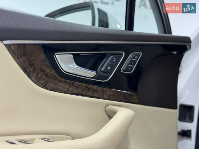 Белый Ауди Ку 7, объемом двигателя 3 л и пробегом 140 тыс. км за 30500 $, фото 14 на Automoto.ua