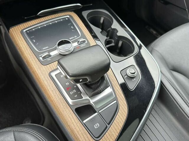 Белый Ауди Ку 7, объемом двигателя 0 л и пробегом 82 тыс. км за 28000 $, фото 12 на Automoto.ua