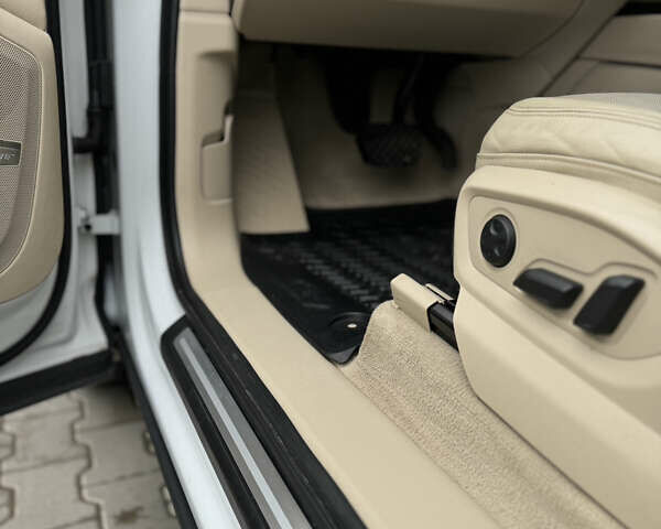 Белый Ауди Ку 7, объемом двигателя 3 л и пробегом 125 тыс. км за 29499 $, фото 26 на Automoto.ua