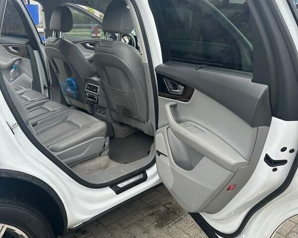 Білий Ауді Ку 7, об'ємом двигуна 3 л та пробігом 203 тис. км за 18888 $, фото 5 на Automoto.ua