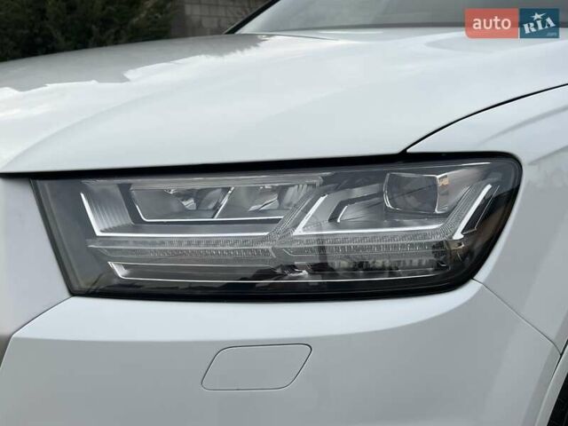 Білий Ауді Ку 7, об'ємом двигуна 2 л та пробігом 109 тис. км за 23900 $, фото 71 на Automoto.ua