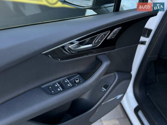 Белый Ауди Ку 7, объемом двигателя 3 л и пробегом 80 тыс. км за 34500 $, фото 12 на Automoto.ua