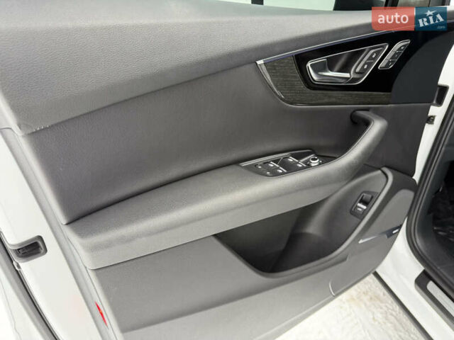 Белый Ауди Ку 7, объемом двигателя 3 л и пробегом 244 тыс. км за 27600 $, фото 28 на Automoto.ua