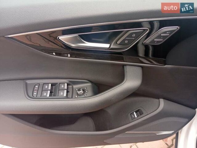 Белый Ауди Ку 7, объемом двигателя 3 л и пробегом 141 тыс. км за 28400 $, фото 24 на Automoto.ua