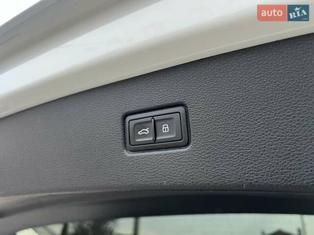 Білий Ауді Ку 7, об'ємом двигуна 2 л та пробігом 109 тис. км за 23900 $, фото 63 на Automoto.ua